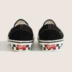 LX Classic Slip-On 98 (CHCKRBRD SIDEWALL BLACK/MARSHMALLOW) #Black/White [VN000E96BPQ]