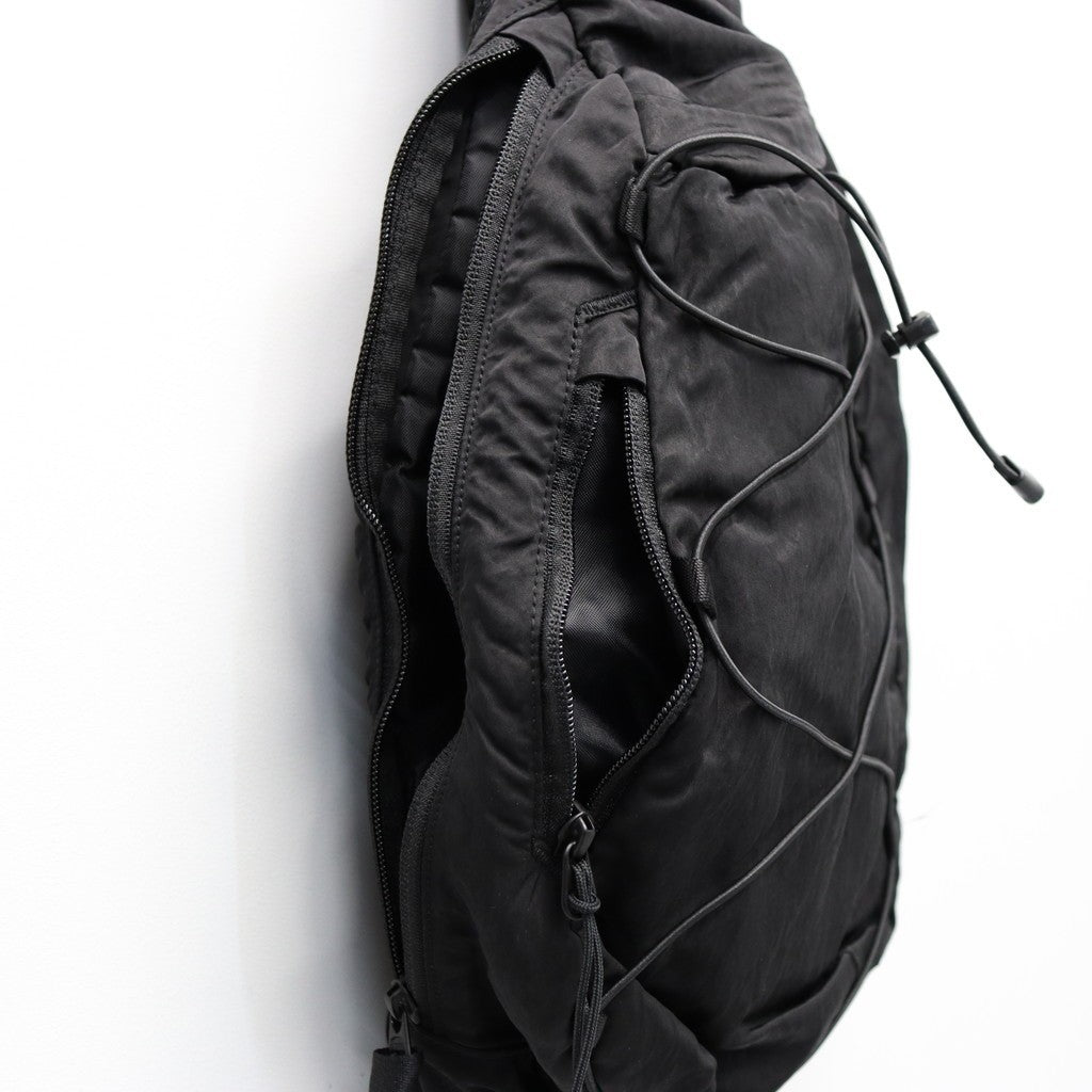 NYLON B LENS CROSSBODY RUCKSACK #BLACK 999 [RCCMAC735A-005269G-26FWP]
