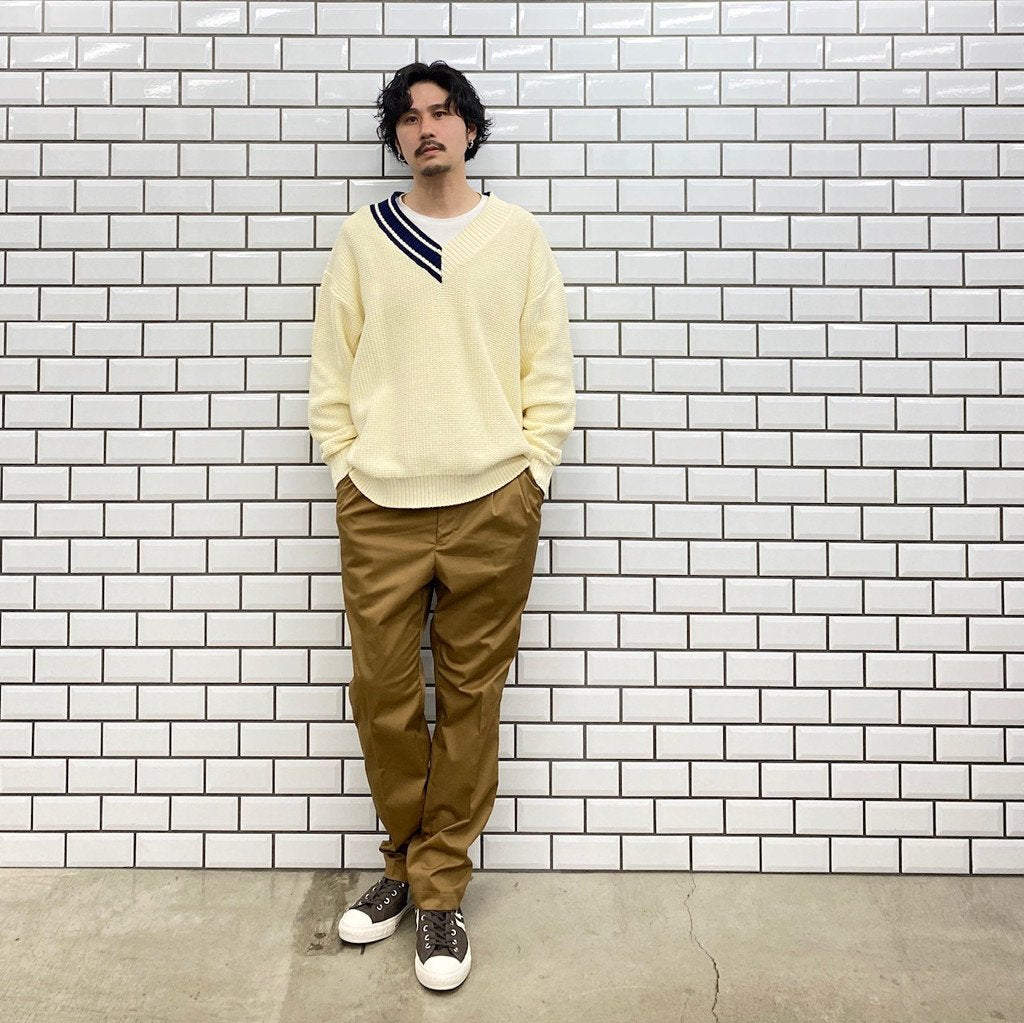 不對稱 V 針織 #白色 [SC2210-KN01]