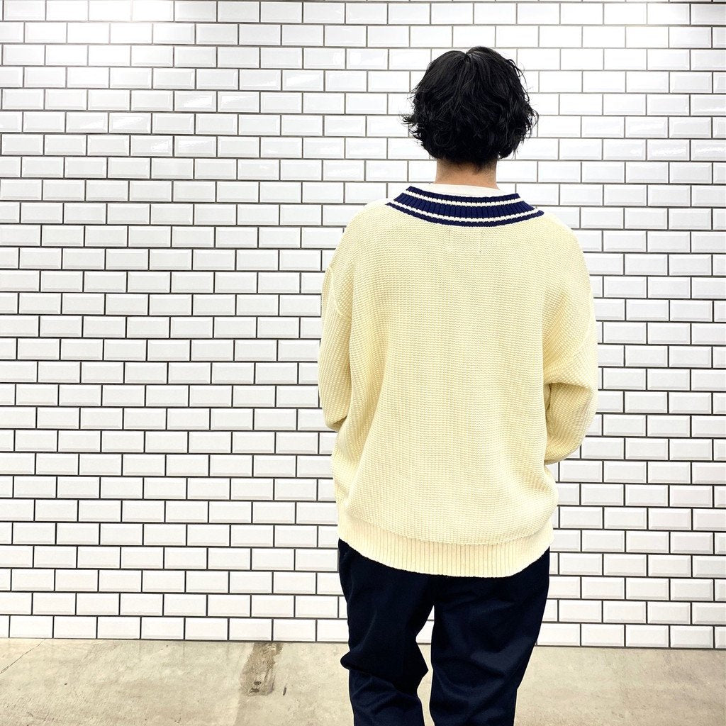 不對稱 V 針織 #白色 [SC2210-KN01]