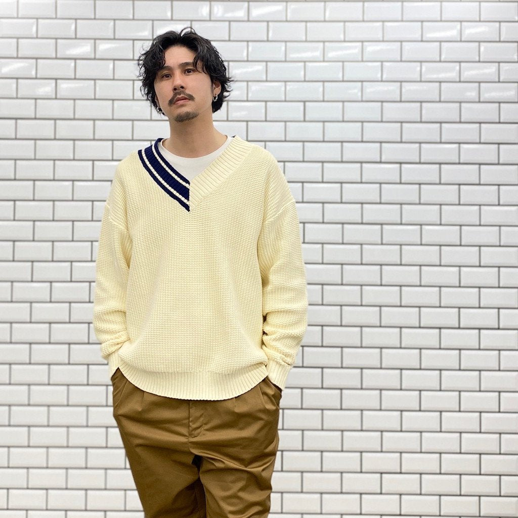 不對稱 V 針織 #白色 [SC2210-KN01]