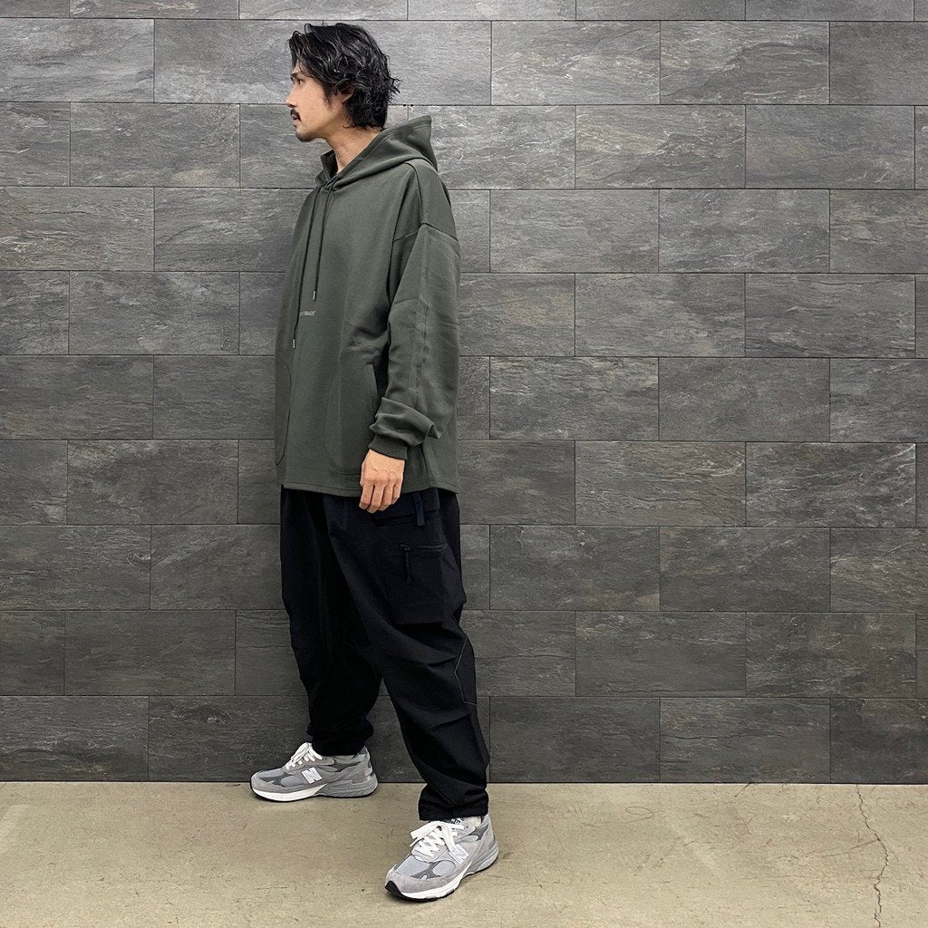 VI-X01H - “6th” 標誌連帽衫 #D-BUSCHGRUN [GOOPI-22AW-OCT-3]