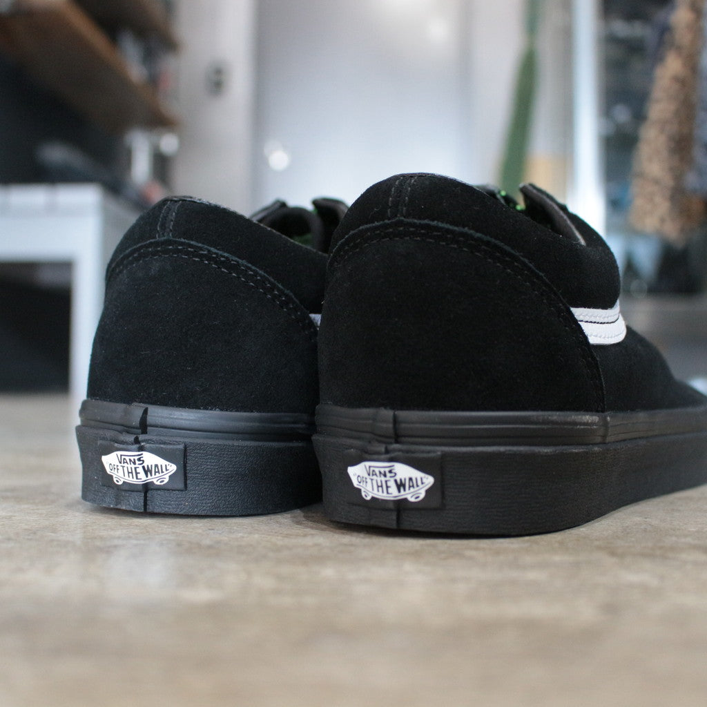 Vans authentic outlet black laces