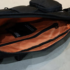 TRIPLE POCKET SACOCHE #BLACK [FW23-A03]