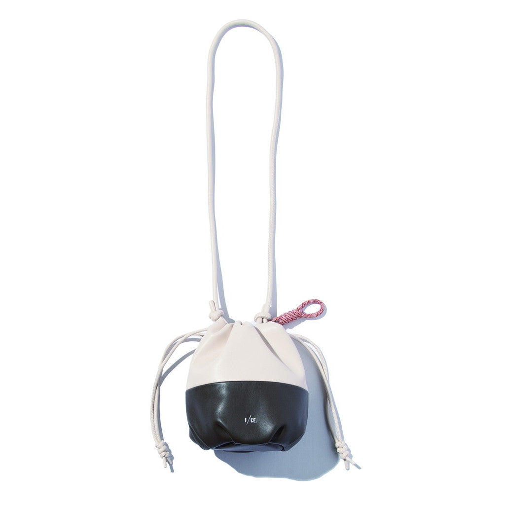 TECH LEATHER DRAWSTRING POCHETTE #IVORY [FLE34241B0001]