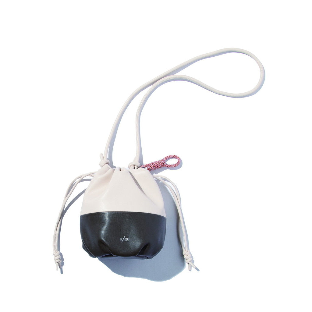 TECH LEATHER DRAWSTRING POCHETTE #IVORY [FLE34241B0001]