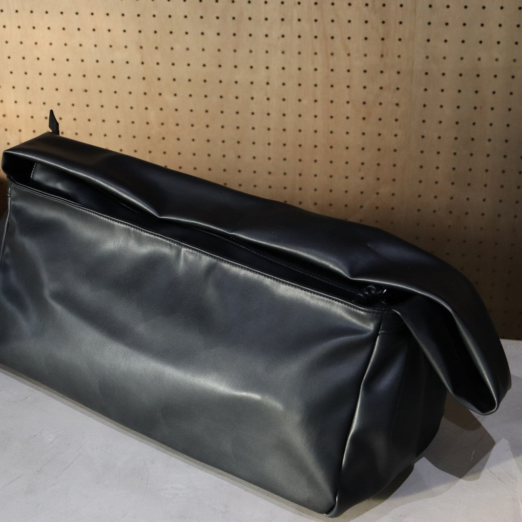 科技皮革報紙包#黑色 [FLE36241B0001]