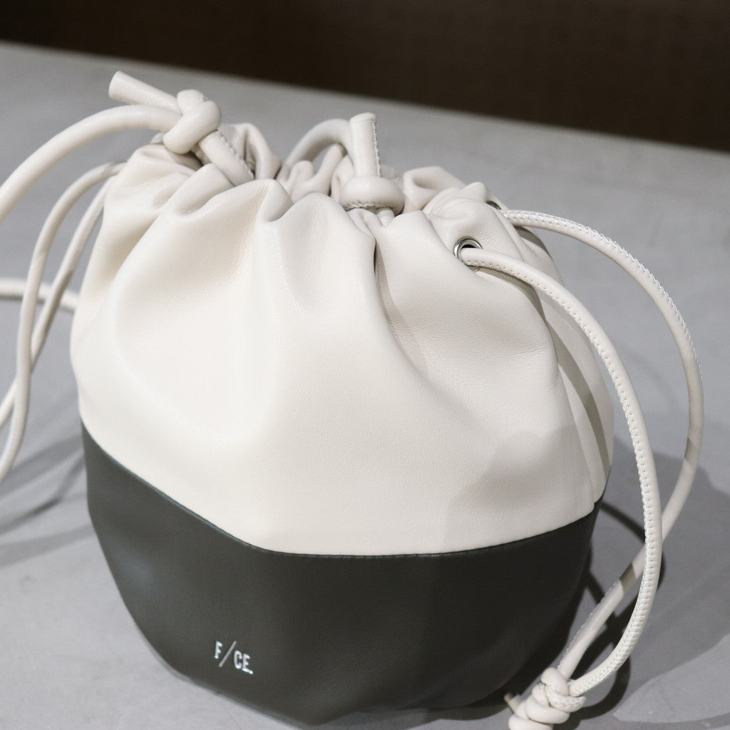 TECH LEATHER DRAWSTRING POCHETTE #IVORY [FLE34241B0001]
